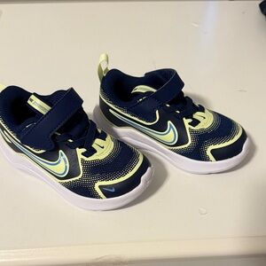 Kids Nike Navy and Yellow Athletic Shoes